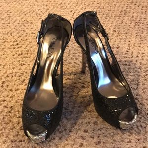 Guess NWOB 4in heels
